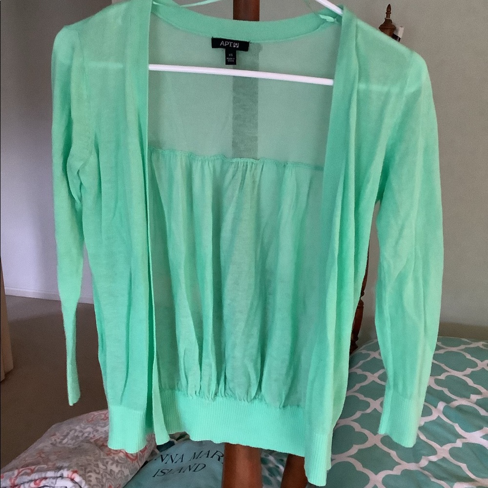 APT9 sweater